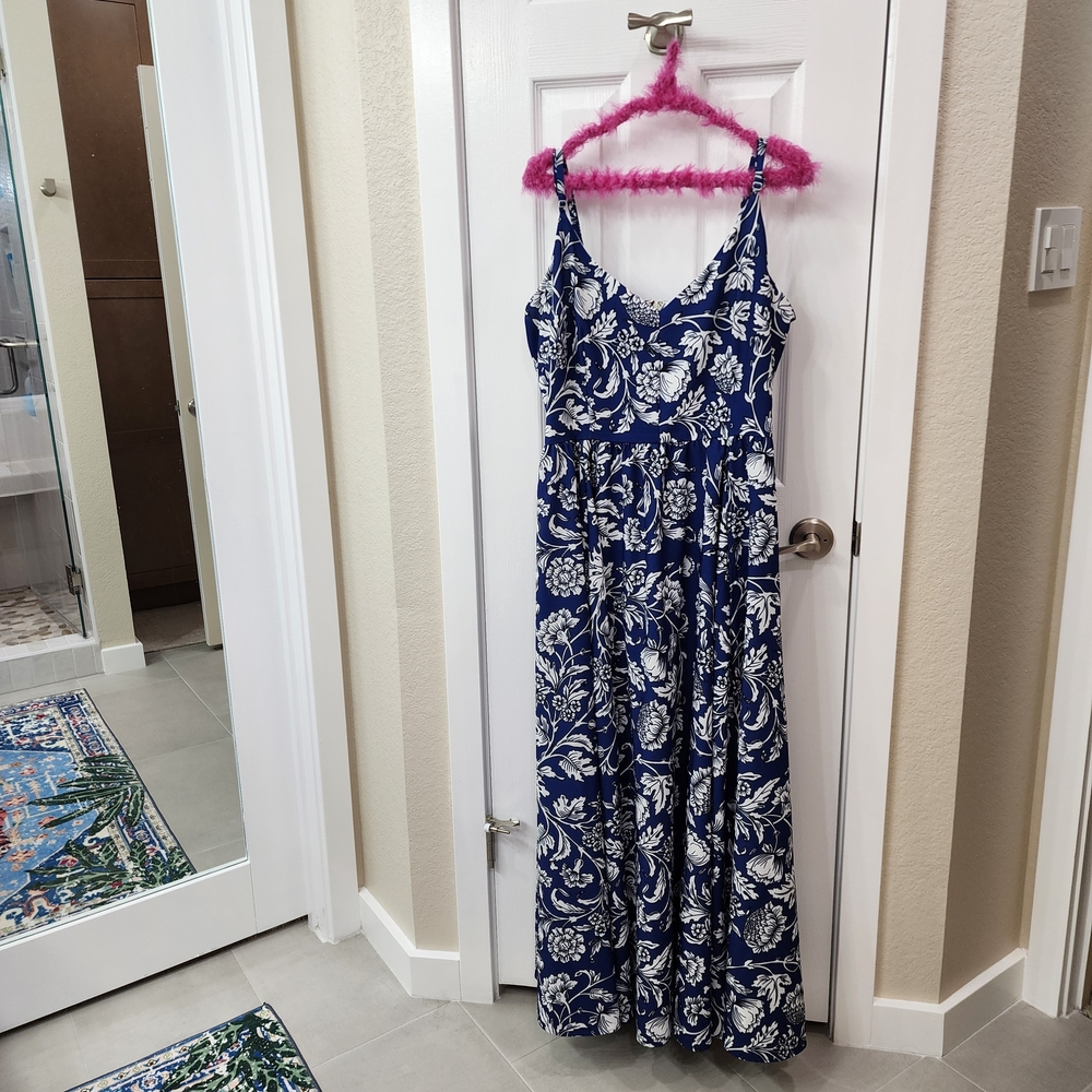 2X Amalie Maxi Gown in Blue & White Capri Floral Crepe